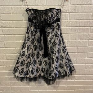 Jessica McClintock for Gunne Sax Dress - Black/White - Lace Overlay - Size 3/4